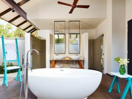 beach-villa-bathroom-1