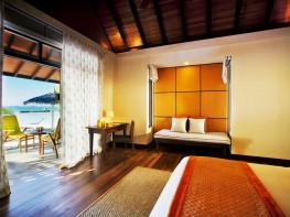 beachfront deluxe bungalow kurumba maldives