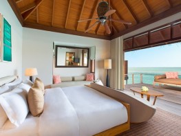 Anantara-Veli-Deluxe-Over-Water-Bungalow-AVM_1530