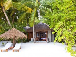 baros-maldives_deluxe-villa-beach_hr
