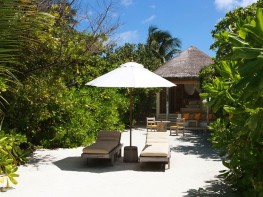 975x660_01_beach-villa-exterior