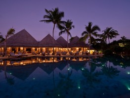 milaidhoo_maldives_dining_compass_pool_bar_7