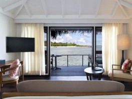 anantara_veli_maldives_superior_over_water_bungalow_G-AVM_1524